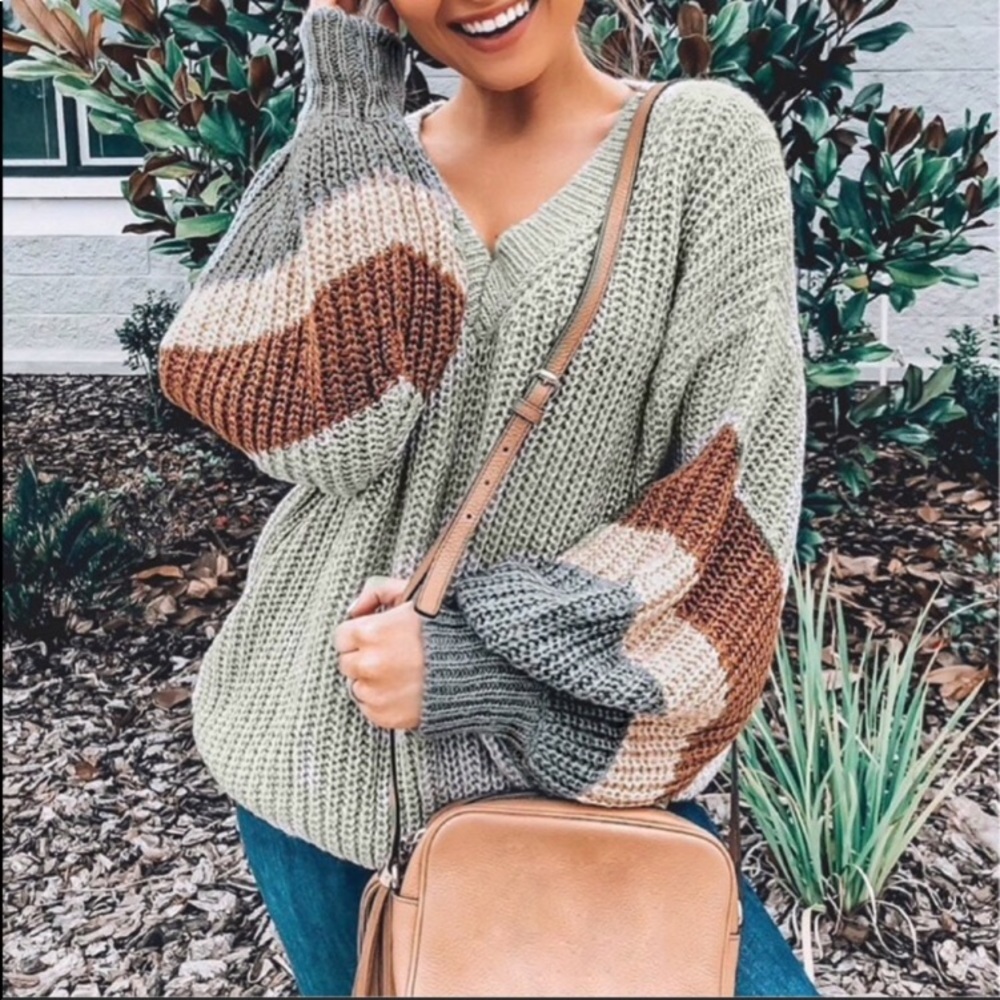 Oversized V neck Sweater - Picture 2 of 5